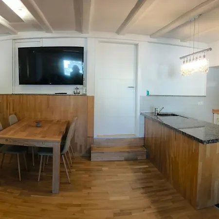 70 Qm Ferienwohnung, *